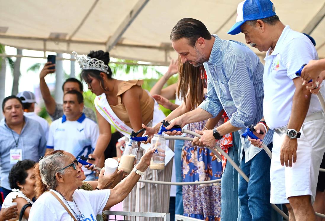 Realizan el torito más grande del mundo en las fiestas de Santa Ana 2024 | VIDEO