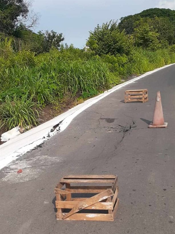 Alertan por hundimiento en carretera de Veracruz