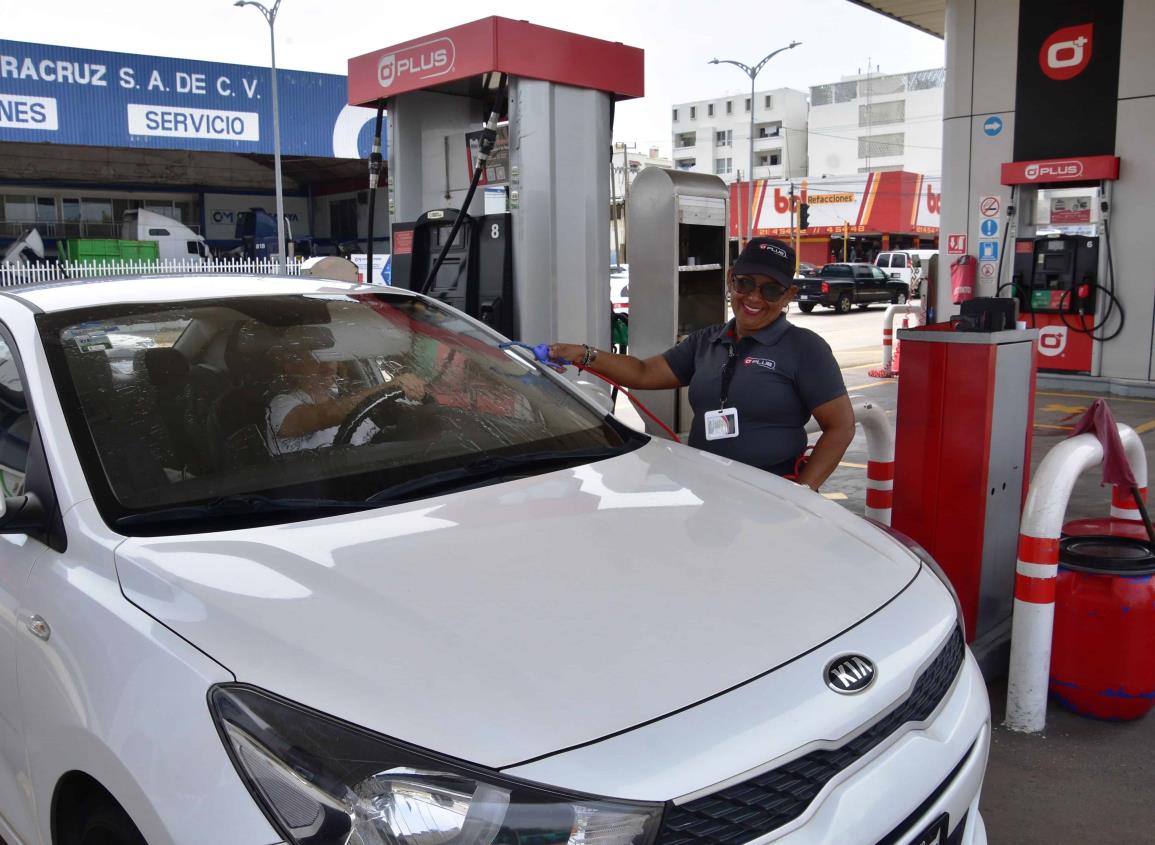 Agradecen en gasolinera de Coatzacoalcos reconocimiento de AMLO y la Profeco l VIDEO