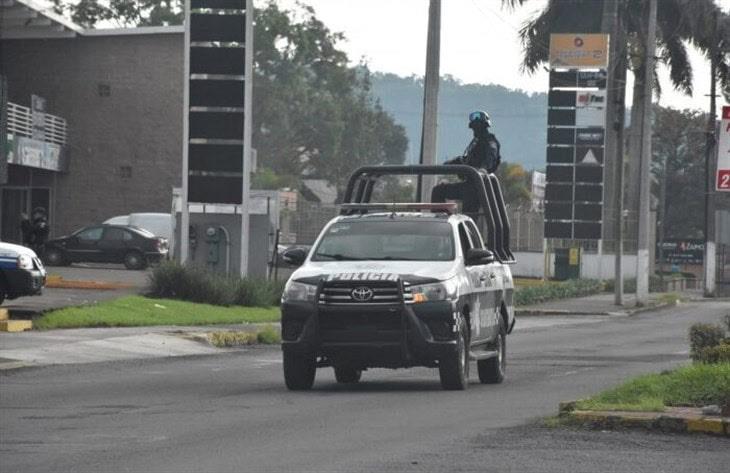 Con lujo de violencia, despojan a mujer y le roban camioneta en Fortín