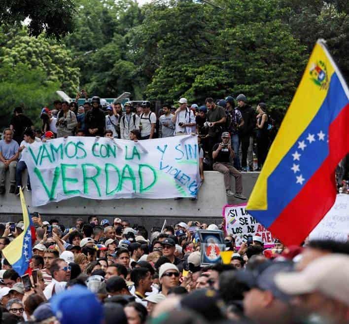 Protestan con cacerolazos en Venezuela por reelección de Nicolás Maduro 