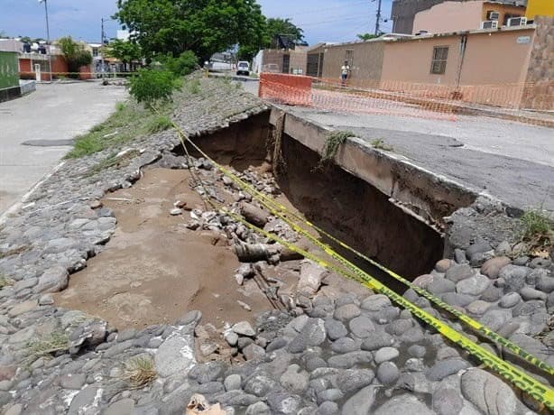 Reparan socavón en Lomas de Río Medio 2 que se formó por fuertes lluvias en Veracruz