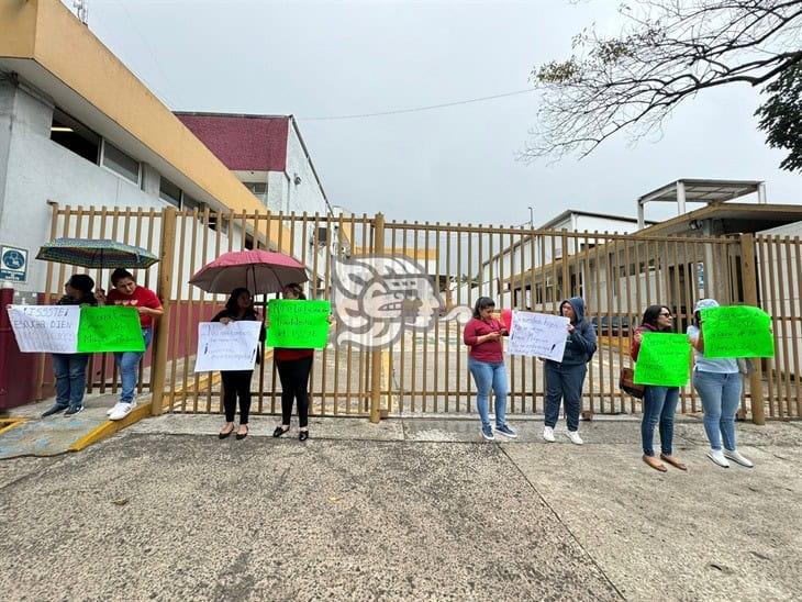 Padres de familia acusan irregularidades en licitaciones de estancias del ISSSTE en Xalapa