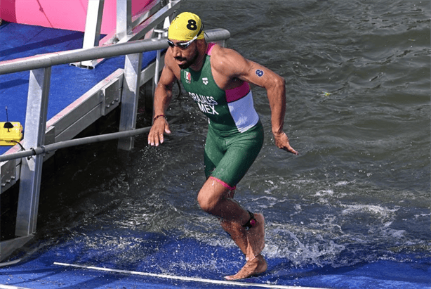 Triatletas mexicanos sin medalla; xalapeño Crisanto Grajales va por última prueba en Juegos Olímpicos 2024