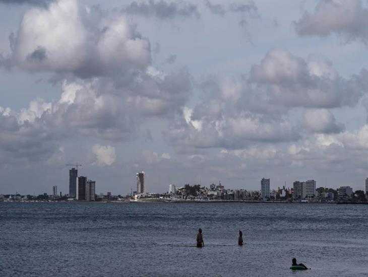 Onda tropical 14 con 90% de probabilidades de desarrollarse en ciclón ¿Está cerca de Veracruz?