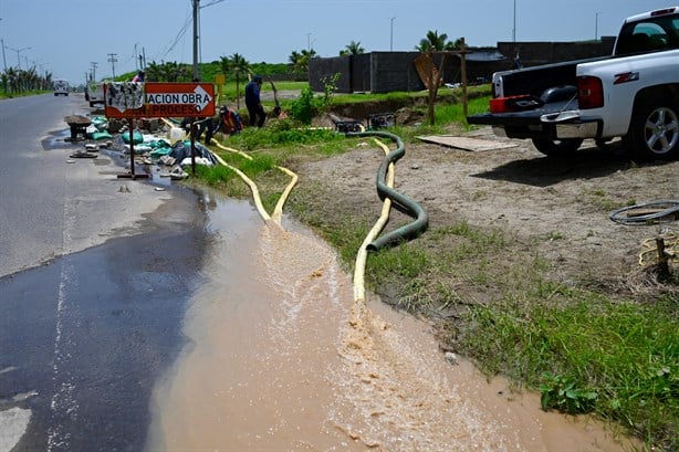 Dejan lluvias socavones e inundaciones en Riviera Veracruzana