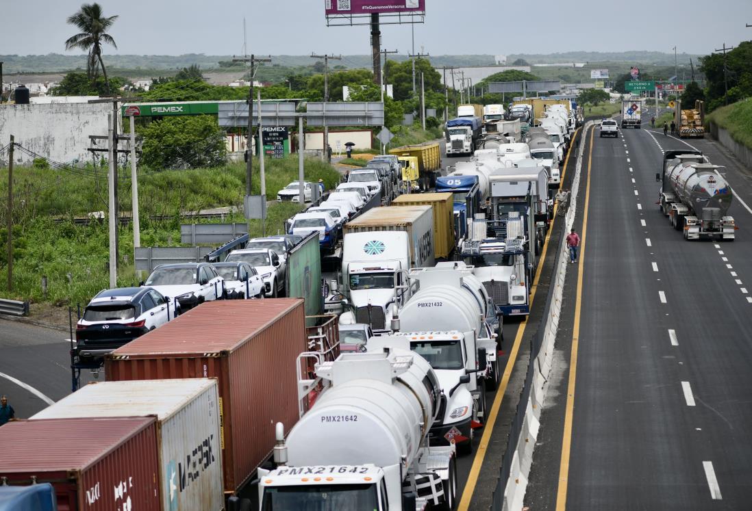 Malas condiciones en carreteras en Veracruz afectan tiempos de entrega de mercancías: Canacar