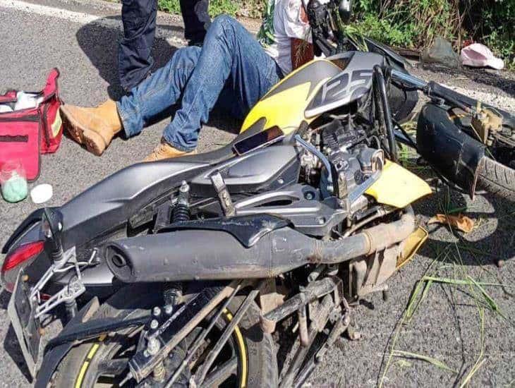 Motociclista en Úrsulo Galván necesita atención de emergencia tras accidente