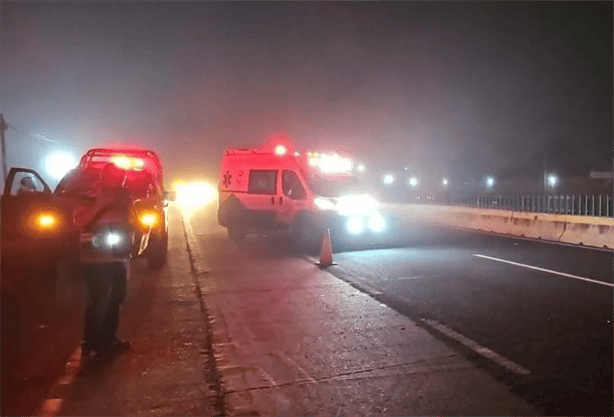 Accidente en autopista México-Tuxpan: Ambulancia del IMSS se impacta contra pipa