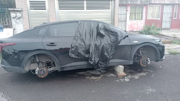 Roban llantas a automóviles en Lomas 4, en Veracruz