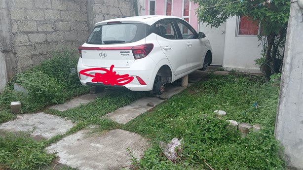 Roban llantas a automóviles en Lomas 4, en Veracruz