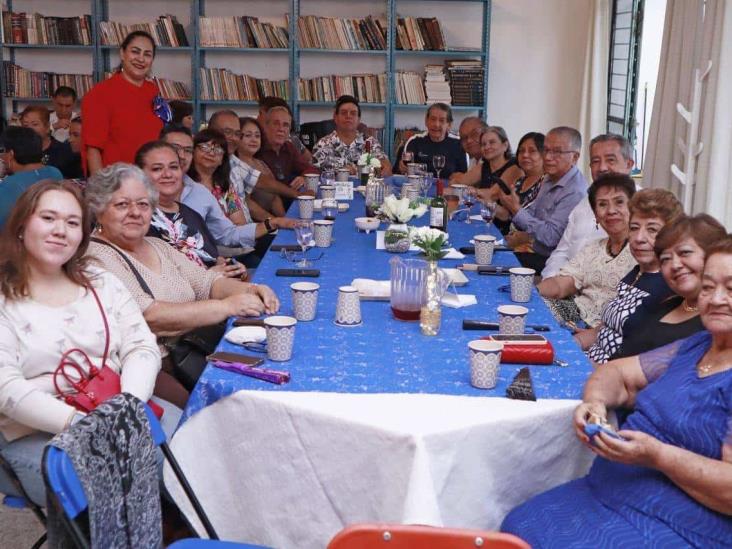 Mesa Redonda Panamericana de Coatepec organiza tarde bohemia