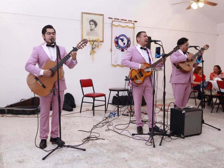 Mesa Redonda Panamericana de Coatepec organiza tarde bohemia