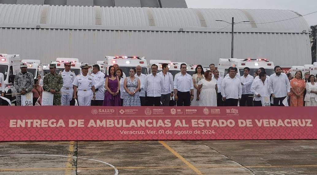 Refuerzan el sector salud con la entrega de 56 ambulancias a municipios de Veracruz