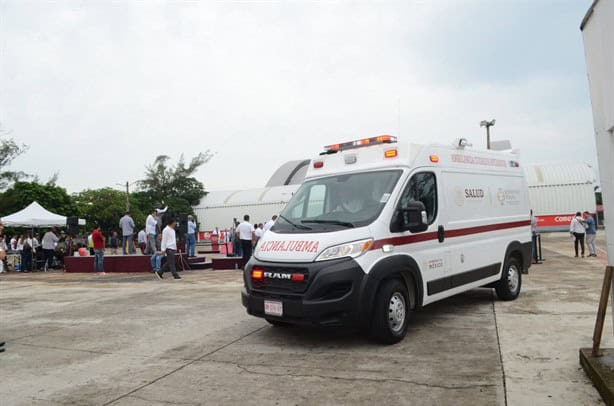 Refuerzan el sector salud con la entrega de 56 ambulancias a municipios de Veracruz