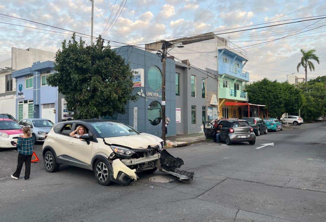 Se registra carambola de autos en el fraccionamiento Reforma, en Veracruz