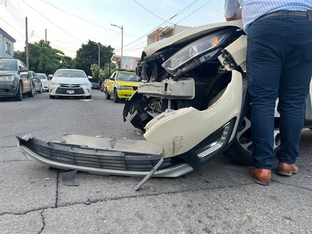 Se registra carambola de autos en el fraccionamiento Reforma, en Veracruz