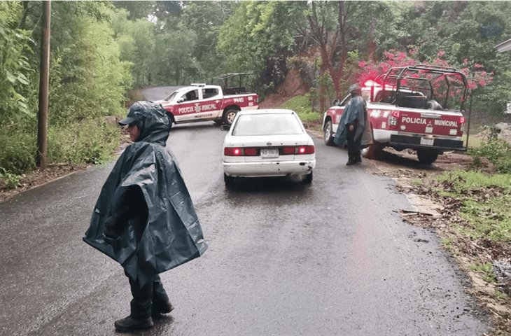 Niña de 3 años muere en Huatusco; sacó la cabeza por la ventana de una camioneta