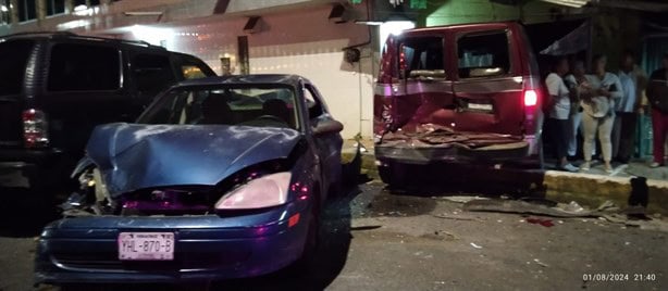 ¡Por ebrio! camioneta provoca múltiple choque en la calle Hernández Castillo de Xalapa; esto pasó 