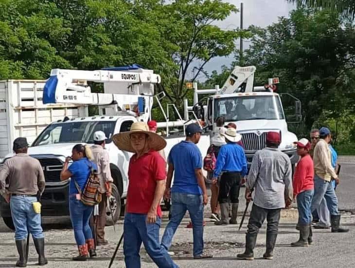 Hartos de constantes apagones, vecinos de villa Cuichapa convocan a reunión