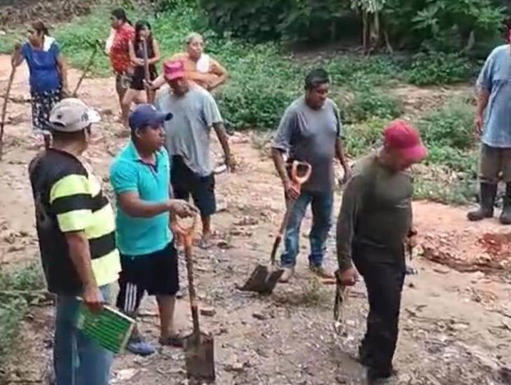 Problema de suministro de agua en Ixhuapan: tomas domiciliarias en conflicto