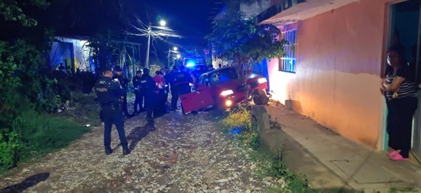 Mujer choca en Xalapa y asegura que huía de sujetos que la baleaban