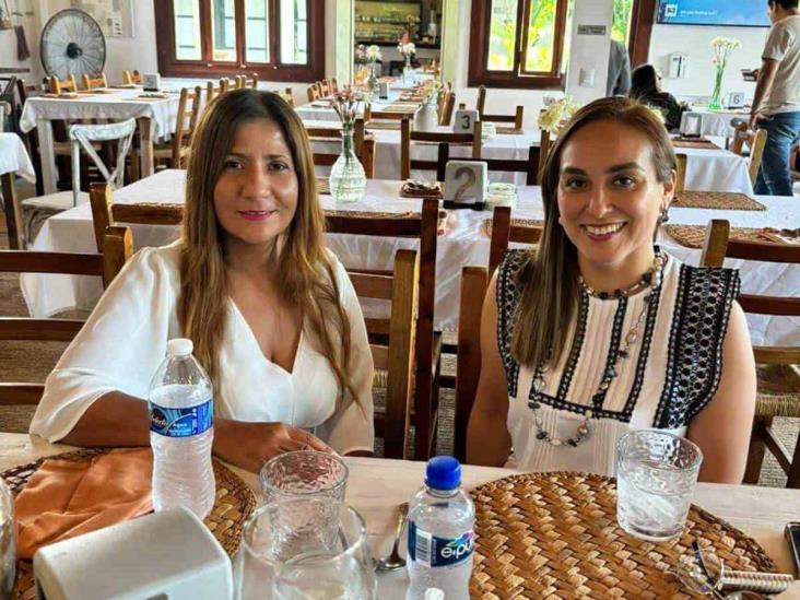 Lucy Carlín de Chontal es consentida en su día