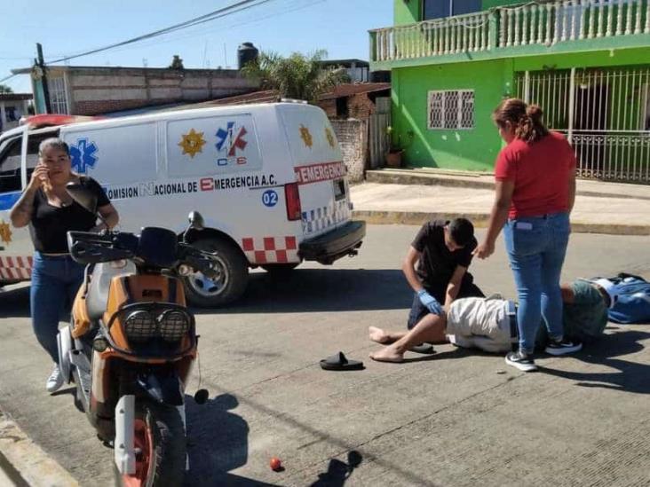 Cae motociclista al pasar tope en El Castillo