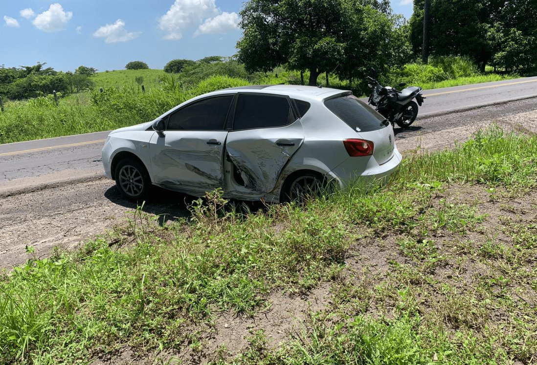 Aparatoso accidente en la carretera de Paso de Ovejas deja daños materiales considerables