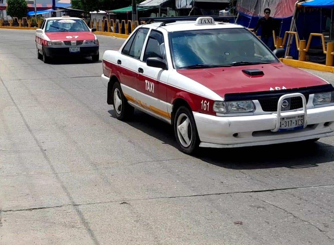 Taxistas de Agua Dulce usan pretexto de obras viales para cobrar más