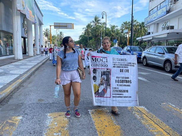 Exigen la reclasificación de tarifas de luz en Veracruz; protestan en el Centro Histórico | VIDEO