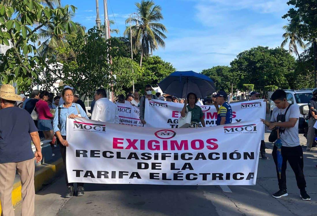 Exigen la reclasificación de tarifas de luz en Veracruz; protestan en el Centro Histórico | VIDEO