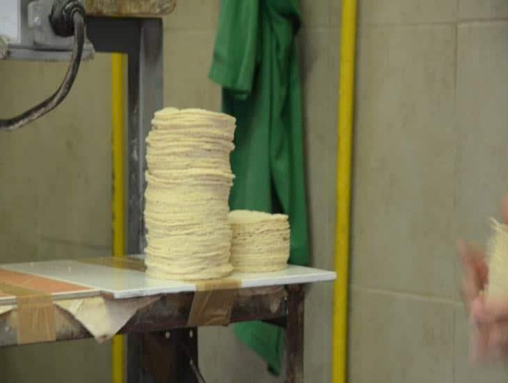 Ventas de tortilla se mantiene en Veracruz; son esenciales para la población