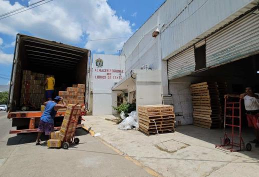 Llegan libros de texto a norte de Veracruz; se distribuirán a 14 municipios