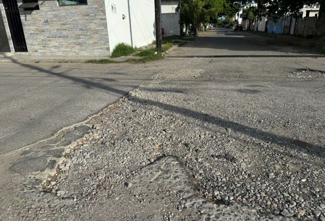 Vecinos de Playa Tortuga en Veracruz exigen reparación urgente de calles deterioradas