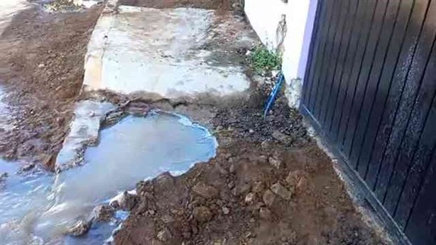 Vecinos de La Morera en Xalapa denuncian desperdicio de agua por obra inconclusa de CMAS