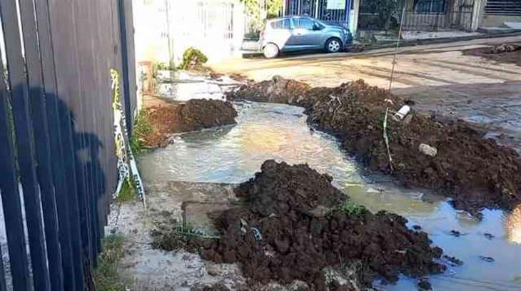 Vecinos de La Morera en Xalapa denuncian desperdicio de agua por obra inconclusa de CMAS