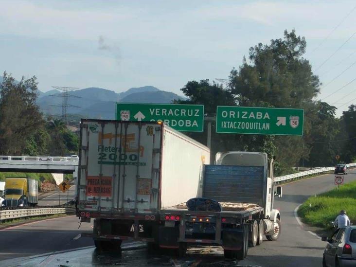 Tráileres se accidentan en la entrada a Orizaba