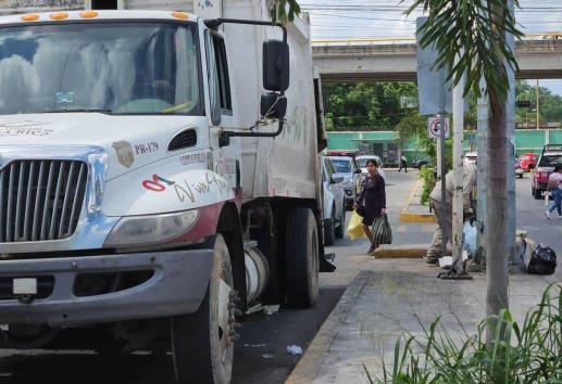 Buscan erradicar conflictos en Poza Rica por mala recolección de basura