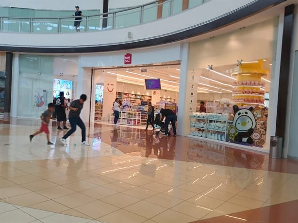 Tiendas chinas acaparan en plazas y el centro de Coatzacoalcos ¿desplazan al comercio local?