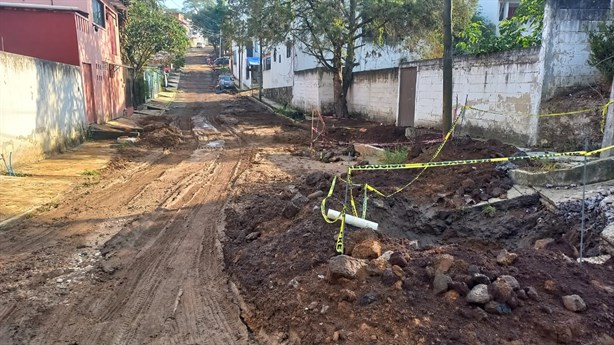 Constructora abandona obra en Emiliano Zapata y genera fugas y socavones