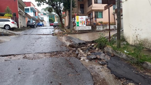 Constructora abandona obra en Emiliano Zapata y genera fugas y socavones