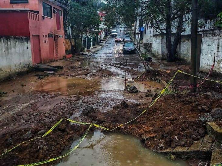 Constructora abandona obra en Emiliano Zapata y genera fugas y socavones