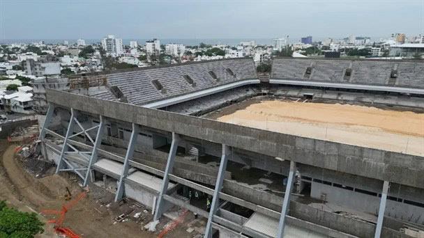 Ni estadio terminado, ni fútbol