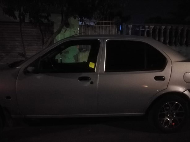 Alertan por sujetos que dejan mensajes pegados en ventanas de autos en Veracruz