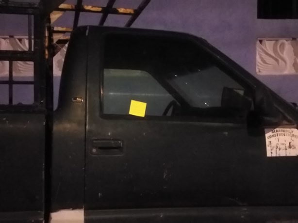 Alertan por sujetos que dejan mensajes pegados en ventanas de autos en Veracruz