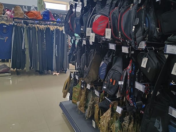 Tiendas chinas acaparan en plazas y el centro de Coatzacoalcos ¿desplazan al comercio local?