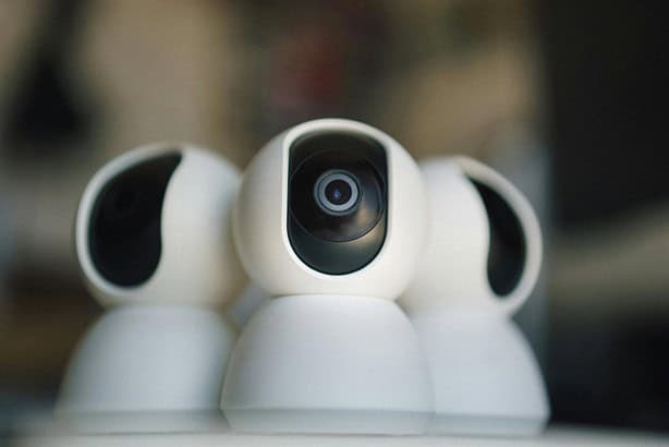 ¿Cuánto cuesta instalar una cámara de seguridad para vigilar mi coche de posibles robos?