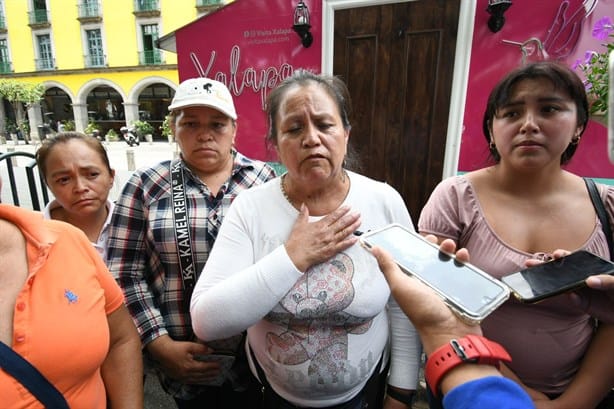Maestro de Álamo sale a comprar y desaparece; su familia protesta en Xalapa