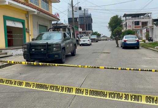 No cesan los atentados contra ediles; balean auto de alcaldesa de Acayucan, Veracruz